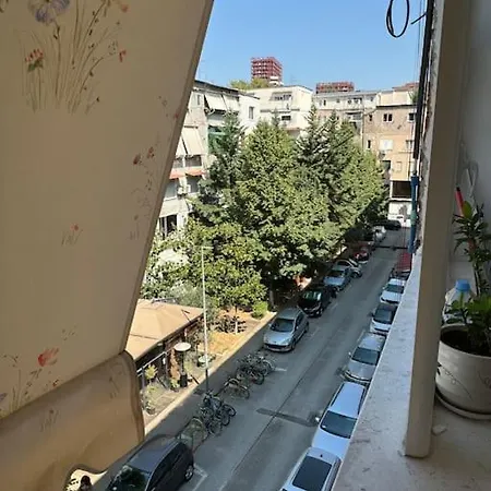 Flora Apartment *
